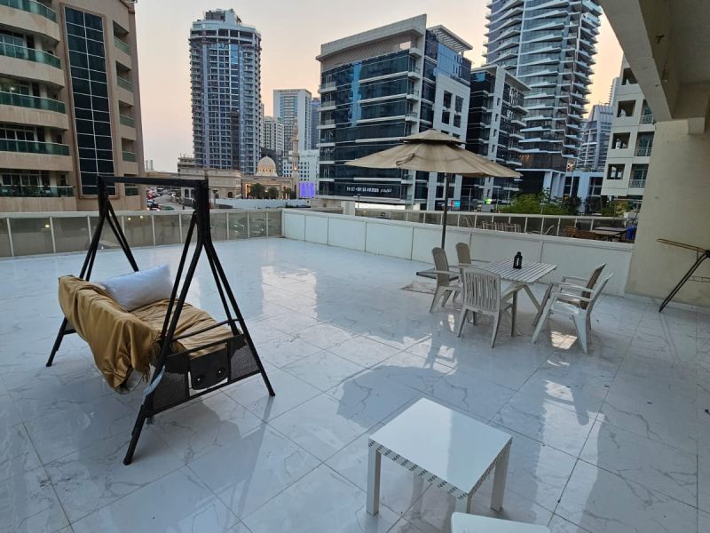 Beautiful Bedspace with window is available for males only in Dubai Marina